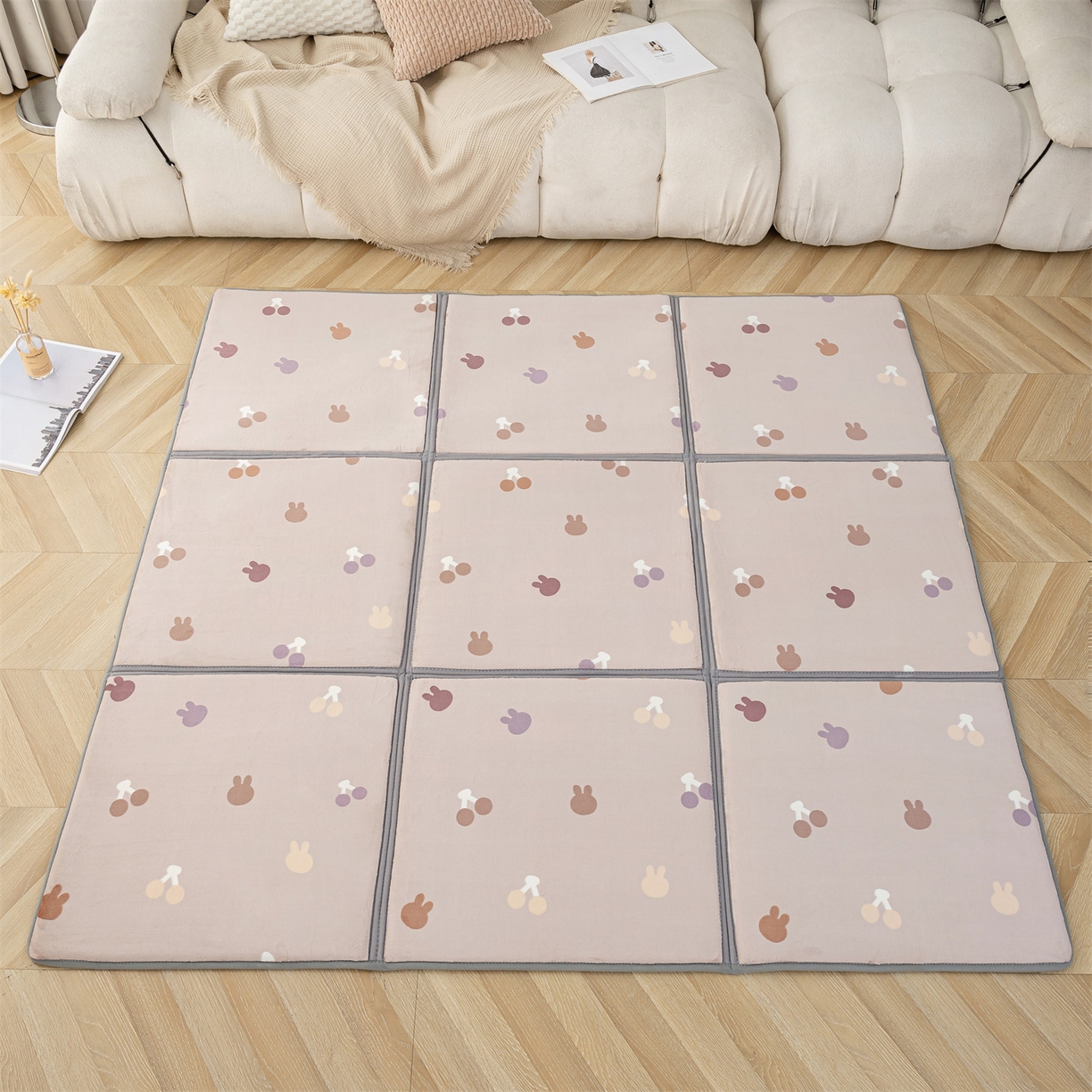 91家纺网 家纺一手货源 找家纺 新太阳蚊帐 2025新款云棉绒雕花可折叠地垫垫子 甜趣格纹垫