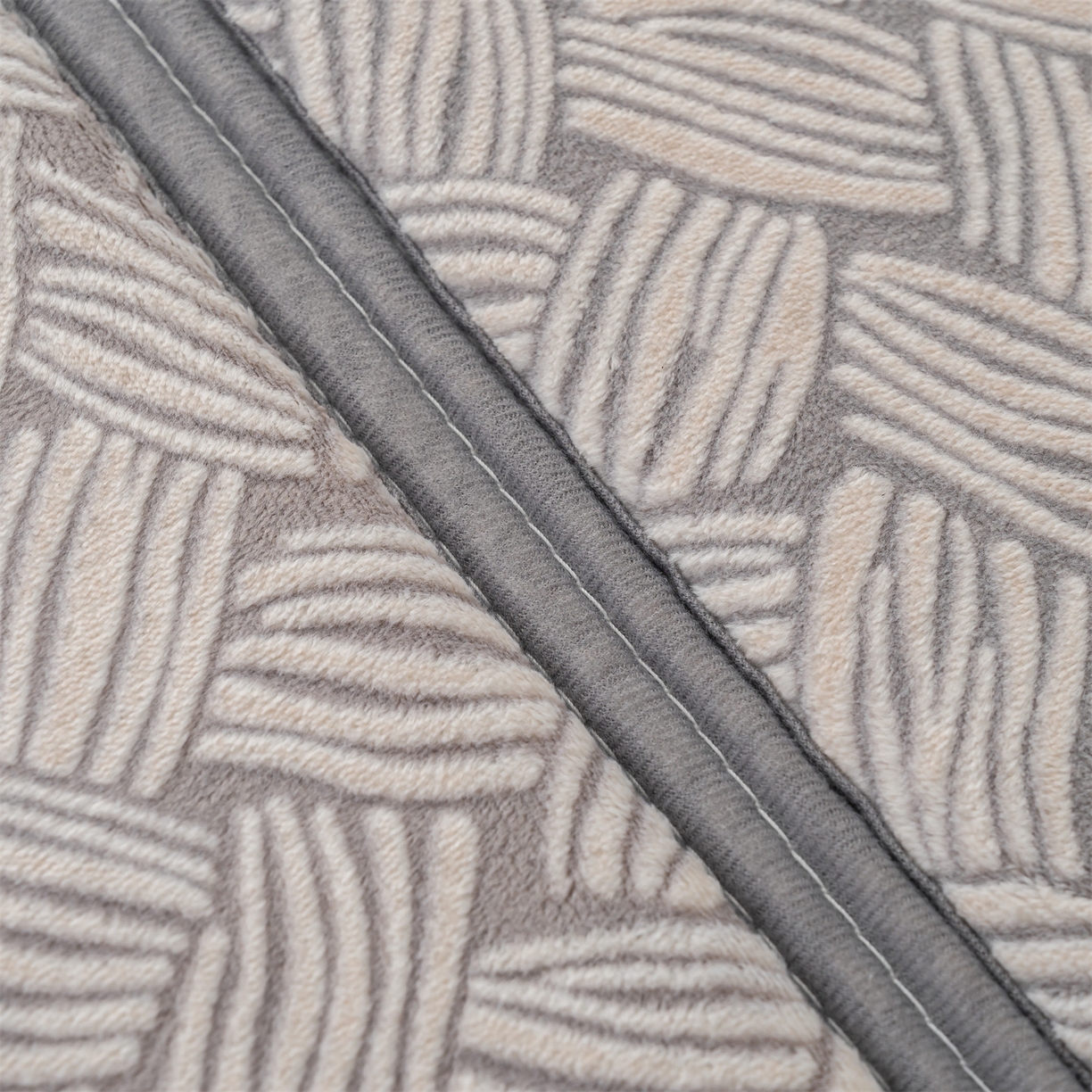 91家纺网 家纺一手货源 找家纺 新太阳蚊帐 2025新款云棉绒雕花可折叠地垫垫子 素格雅垫