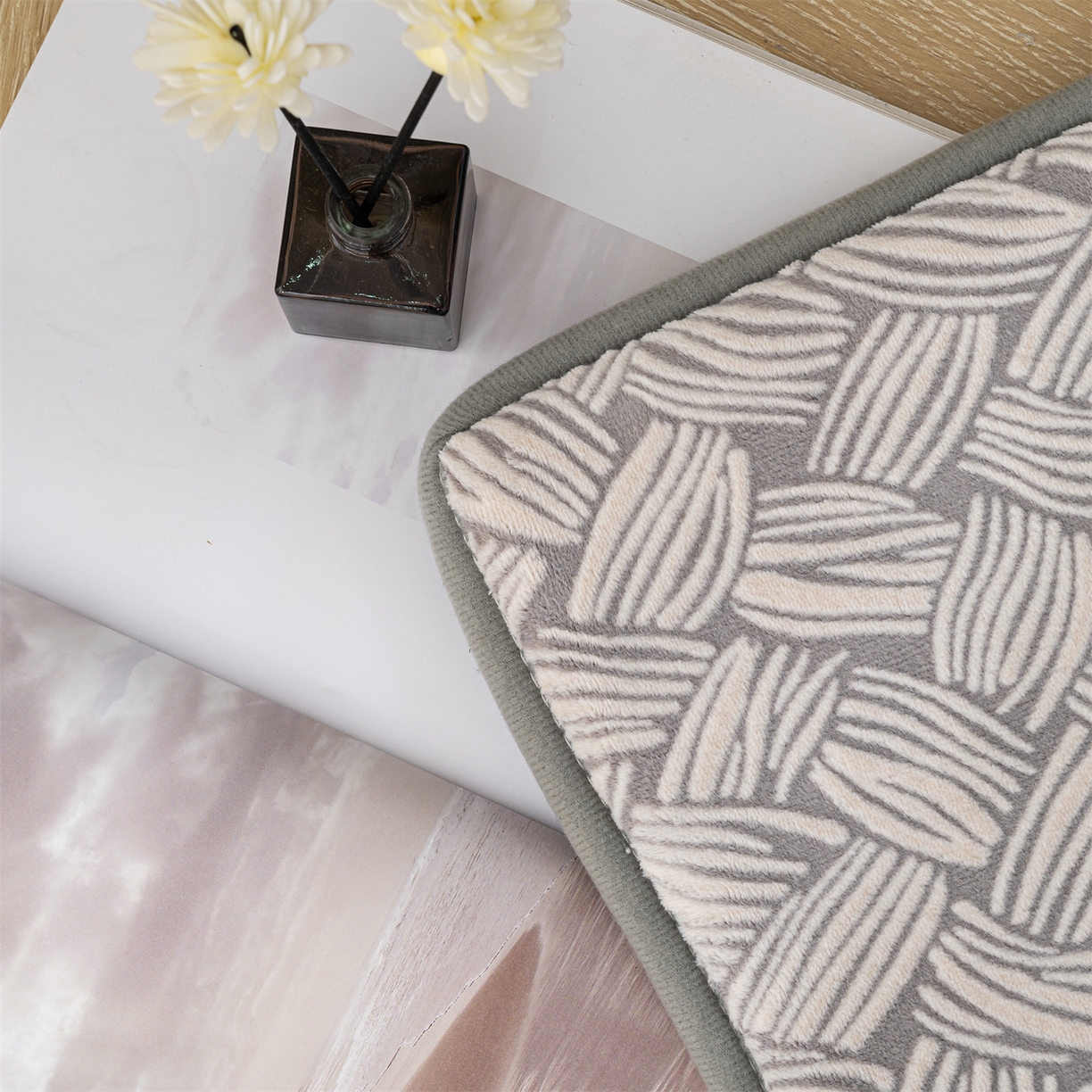 91家纺网 家纺一手货源 找家纺 新太阳蚊帐 2025新款云棉绒雕花可折叠地垫垫子 素格雅垫