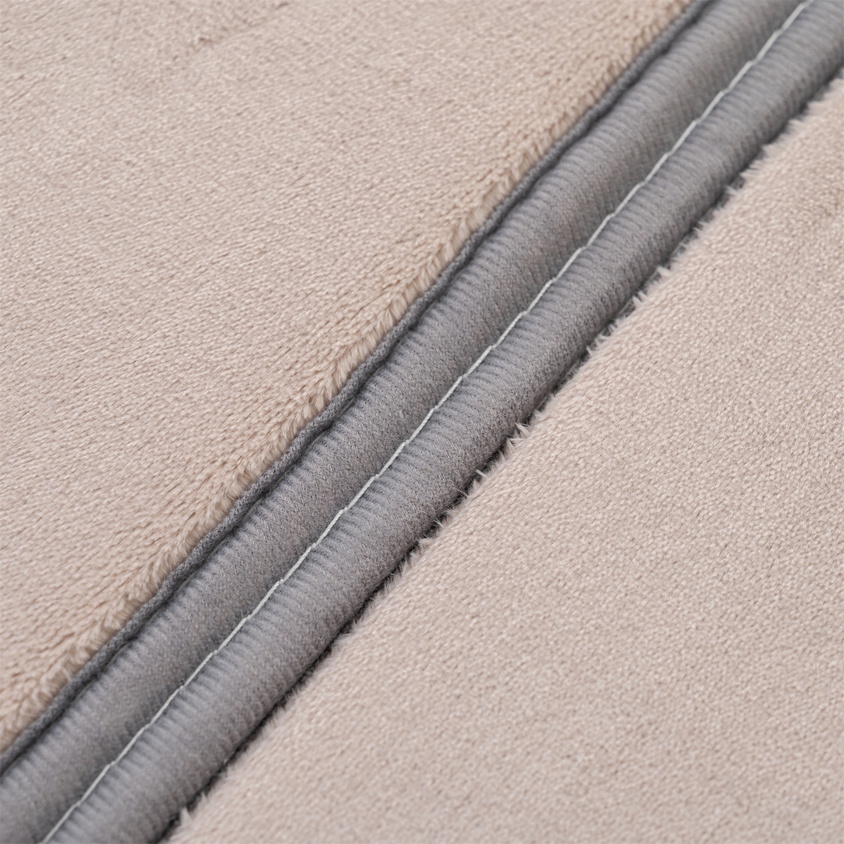 91家纺网 家纺一手货源 找家纺 新太阳蚊帐 2025新款云棉绒雕花可折叠地垫垫子 甜趣格纹垫