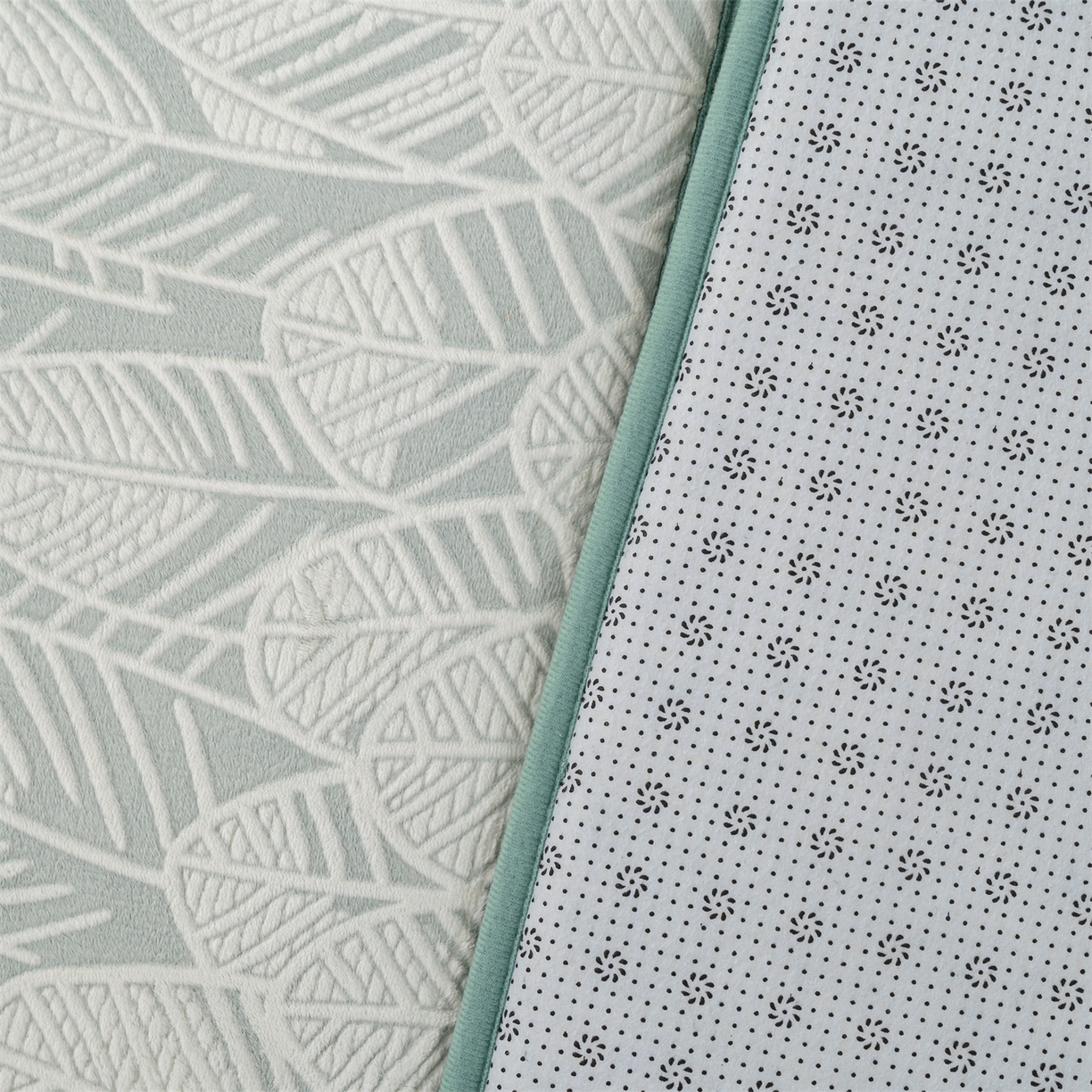 91家纺网 家纺一手货源 找家纺 新太阳蚊帐 2025新款云棉绒雕花可折叠地垫垫子 叶纹雅格垫