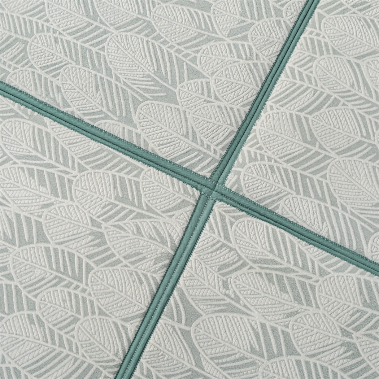 91家纺网 家纺一手货源 找家纺 新太阳蚊帐 2025新款云棉绒雕花可折叠地垫垫子 叶纹雅格垫