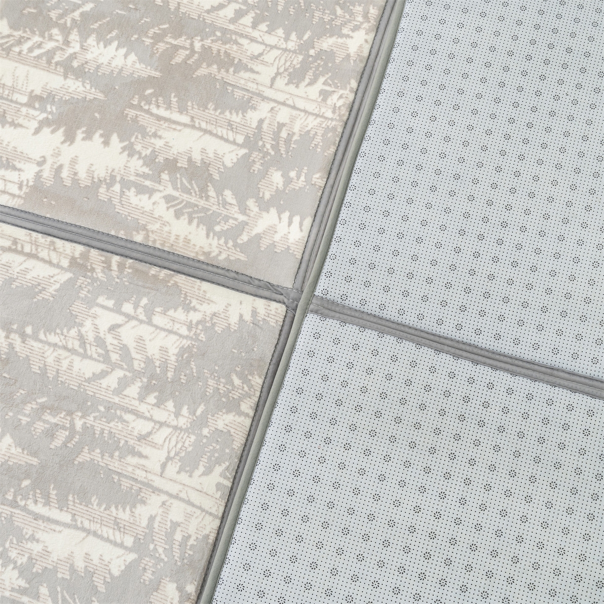 91家纺网 家纺一手货源 找家纺 新太阳蚊帐 2025新款云棉绒雕花可折叠地垫垫子 灰韵格纹垫