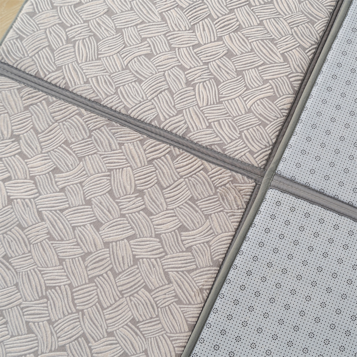 91家纺网 家纺一手货源 找家纺 新太阳蚊帐 2025新款云棉绒雕花可折叠地垫垫子 素格雅垫