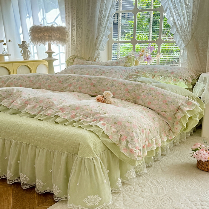 91家纺网 家纺一手货源 找家纺 梦纤绒 2025秋冬新款ins风小清新AB版法式云朵绒木棉皱皱纱床盖款四件套 春田-绿