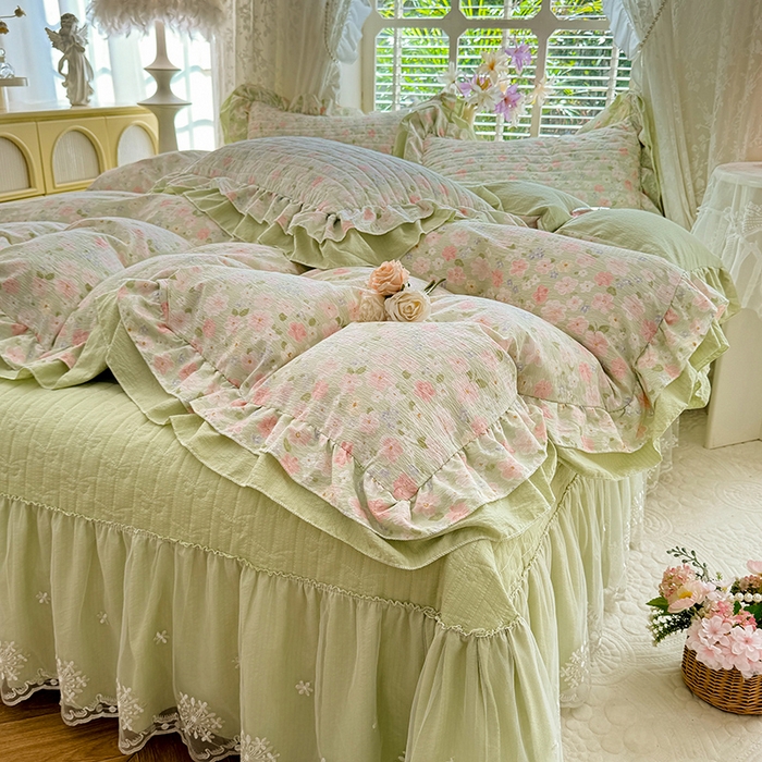 91家纺网 家纺一手货源 找家纺 梦纤绒 2025秋冬新款ins风小清新AB版法式云朵绒木棉皱皱纱床盖款四件套 春田-绿