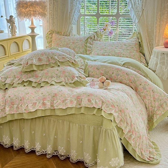 91家纺网 家纺一手货源 找家纺 梦纤绒 2025秋冬新款ins风小清新AB版法式云朵绒木棉皱皱纱床盖款四件套 春田-绿