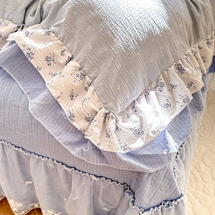 91家纺网 家纺一手货源 找家纺 梦纤绒 2025秋冬新款ins风小清新AB版法式云朵绒木棉皱皱纱床盖款四件套 兰黛