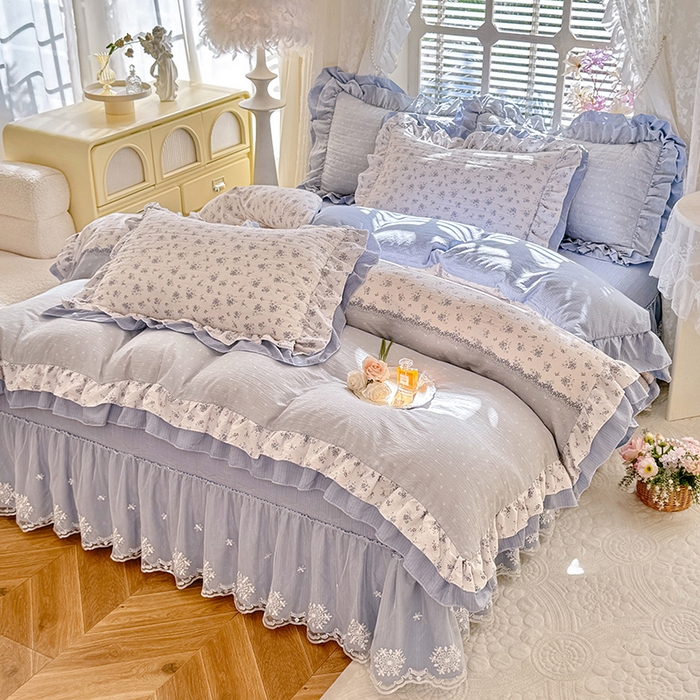 91家纺网 家纺一手货源 找家纺 梦纤绒 2025秋冬新款ins风小清新AB版法式云朵绒木棉皱皱纱床盖款四件套 兰黛