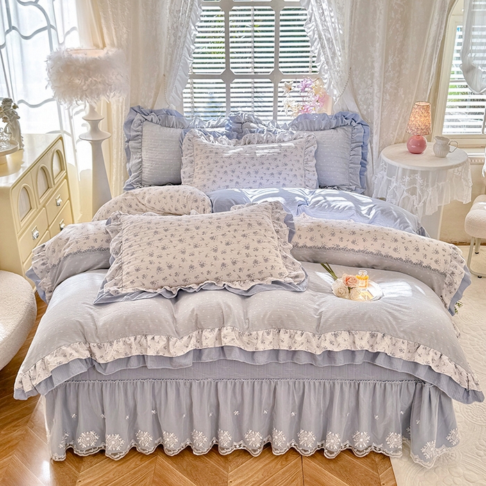 91家纺网 家纺一手货源 找家纺 梦纤绒 2025秋冬新款ins风小清新AB版法式云朵绒木棉皱皱纱床盖款四件套 兰黛