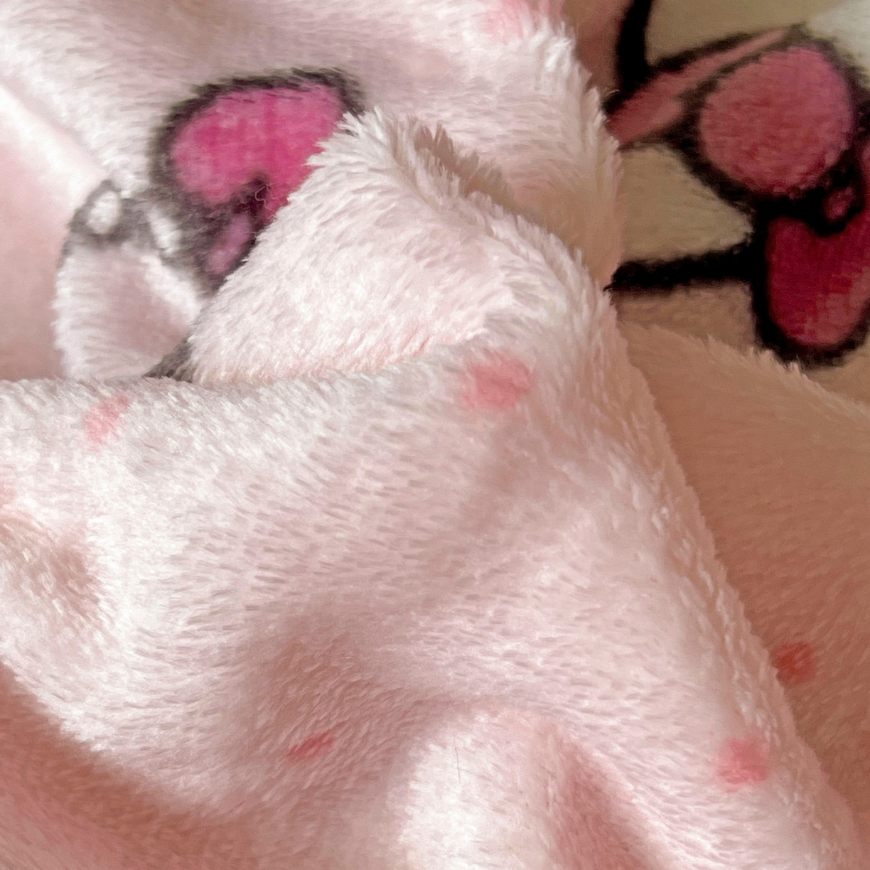 91家纺网 家纺一手货源 找家纺 （总）耀悦家纺 2025秋冬新款正版授权三丽鸥高克重卡通牛奶绒毛毯多功能毯子盖毯