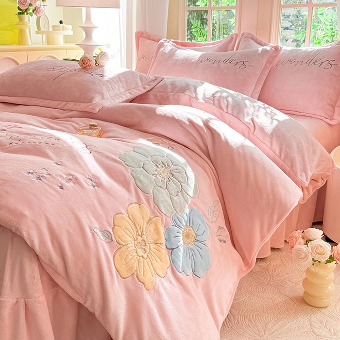 91家纺网 家纺一手货源 找家纺 梦纤绒 2025秋冬新款8斤220g全消光牛奶绒系列四件套-梦境 梦境--樱花粉