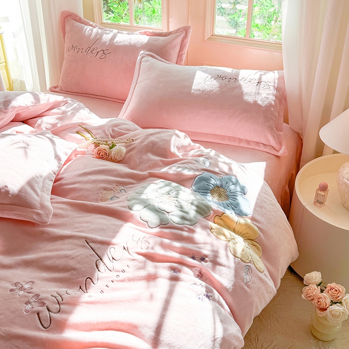 91家纺网 家纺一手货源 找家纺 梦纤绒 2025秋冬新款8斤220g全消光牛奶绒系列四件套-梦境 梦境--樱花粉