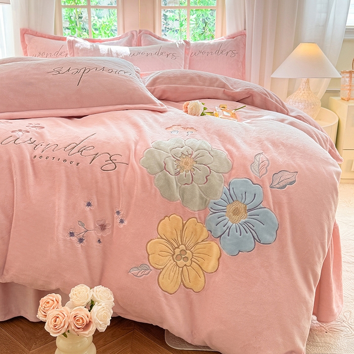 91家纺网 家纺一手货源 找家纺 梦纤绒 2025秋冬新款8斤220g全消光牛奶绒系列四件套-梦境 梦境--樱花粉