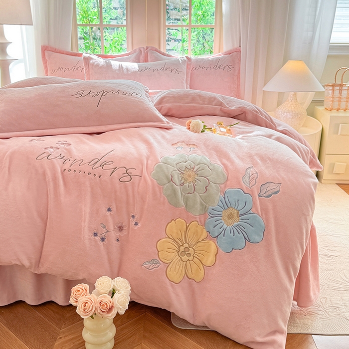 91家纺网 家纺一手货源 找家纺 梦纤绒 2025秋冬新款8斤220g全消光牛奶绒系列四件套-梦境 梦境--樱花粉