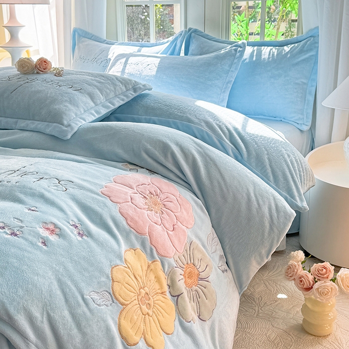 91家纺网 家纺一手货源 找家纺 梦纤绒 2025秋冬新款8斤220g全消光牛奶绒系列四件套-梦境 梦境--婴儿蓝