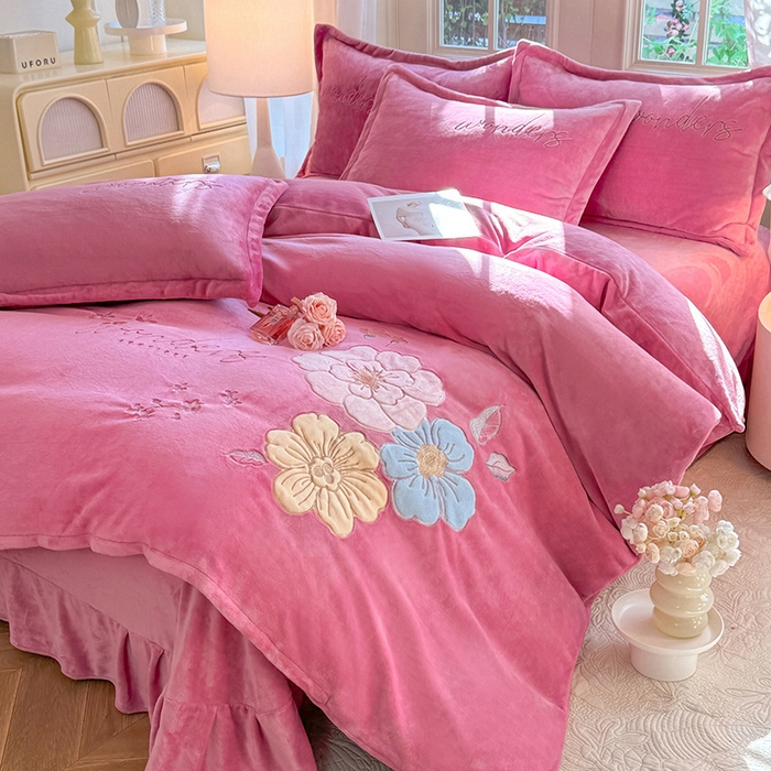 91家纺网 家纺一手货源 找家纺 梦纤绒 2025秋冬新款8斤220g全消光牛奶绒系列四件套-梦境 梦境--豆沙红