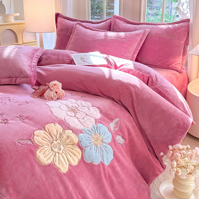 91家纺网 家纺一手货源 找家纺 梦纤绒 2025秋冬新款8斤220g全消光牛奶绒系列四件套-梦境 梦境--豆沙红