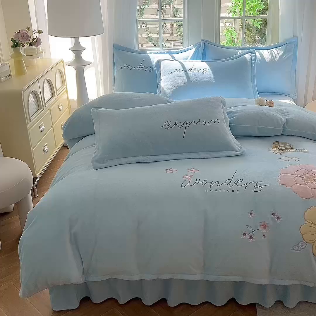 91家纺网 家纺一手货源 找家纺 梦纤绒 2025秋冬新款8斤220g全消光牛奶绒系列四件套-梦境 梦境--婴儿蓝