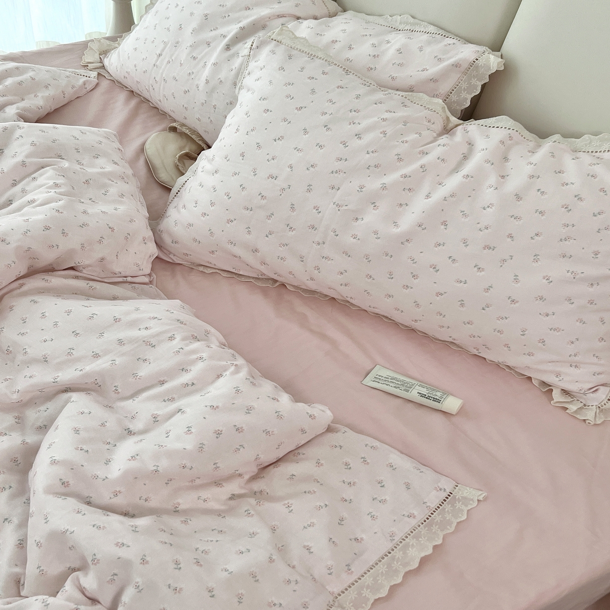 91家纺网 家纺一手货源 找家纺 荣轩2025新款全棉双层纱镂空花边工艺款四件套（铺床版）芳菲 粉