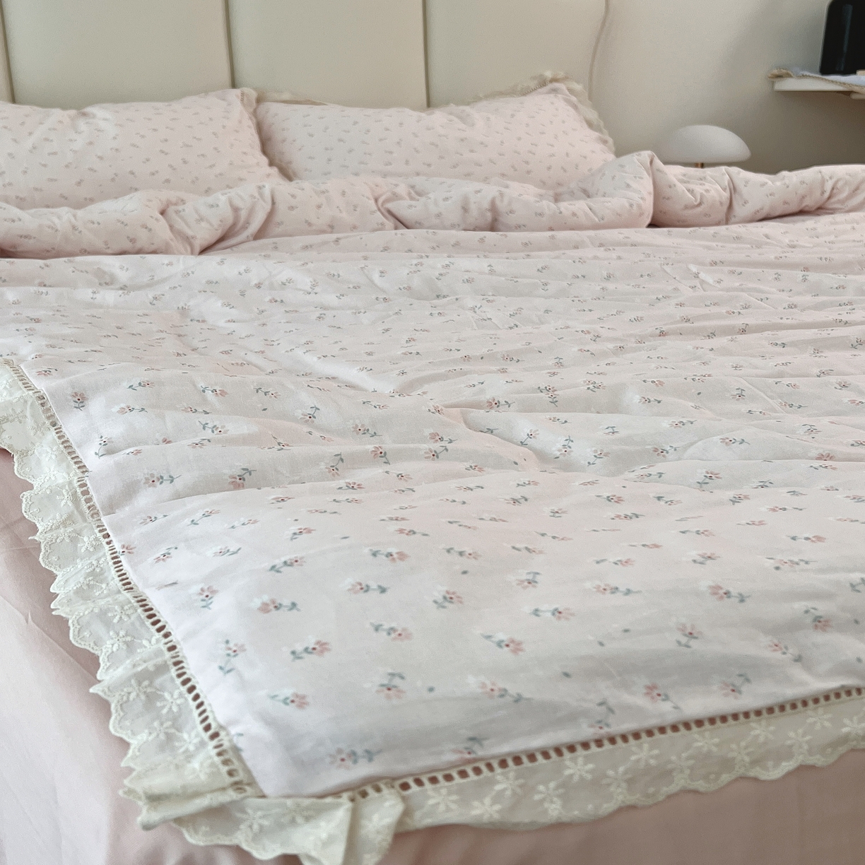 91家纺网 家纺一手货源 找家纺 荣轩2025新款全棉双层纱镂空花边工艺款四件套（铺床版）芳菲 粉