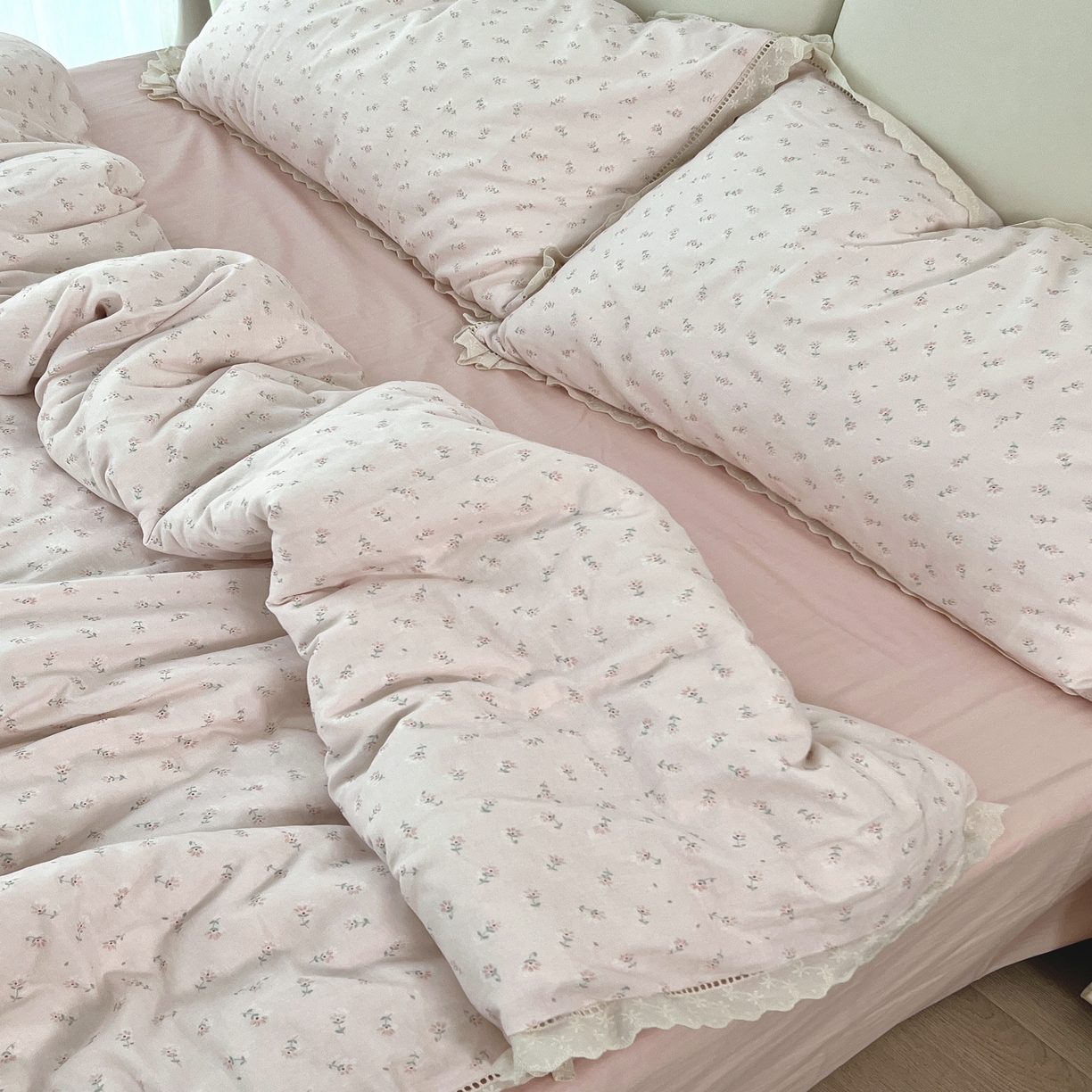 91家纺网 家纺一手货源 找家纺 荣轩2025新款全棉双层纱镂空花边工艺款四件套（铺床版）芳菲 粉