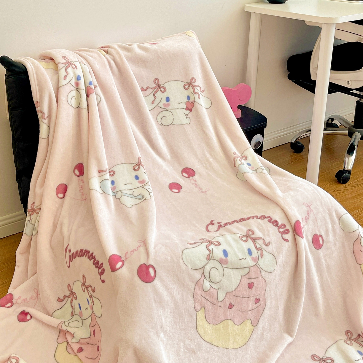 91家纺网 家纺一手货源 找家纺 （总）耀悦家纺 2025秋冬新款正版授权三丽鸥高克重卡通牛奶绒毛毯多功能毯子盖毯