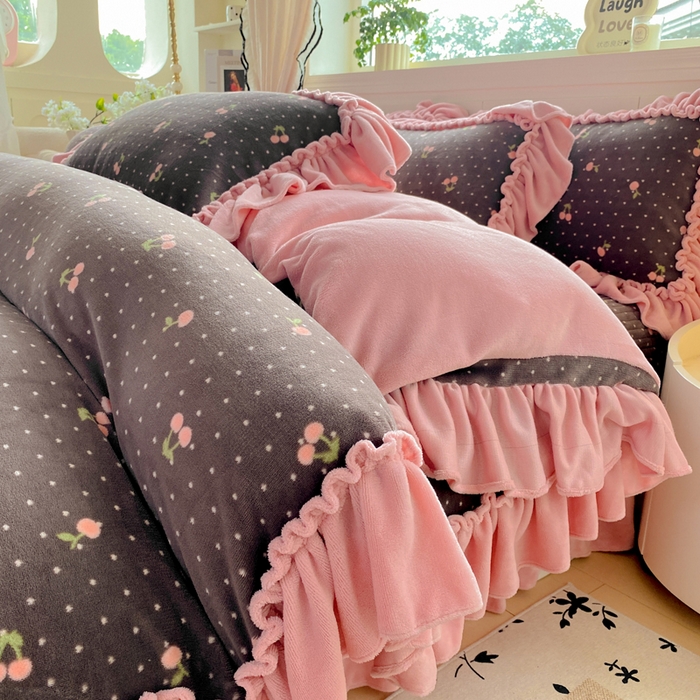 91家纺网 家纺一手货源 找家纺 （总）大麦家纺 2025新款高克重牛奶绒花边床盖四件套