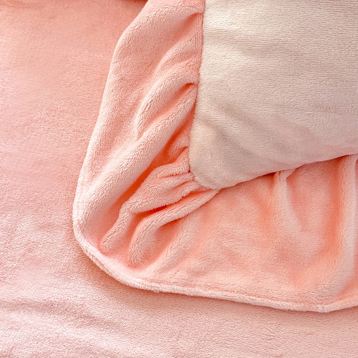 91家纺网 家纺一手货源 找家纺 梦纤绒 2025秋冬新款230g高克重韩版立体盘花牛奶蚕丝绒绣花四件套-洛丽塔 洛丽塔-珍珠粉