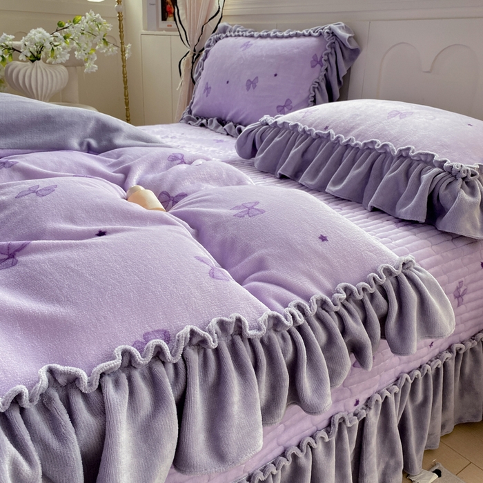 91家纺网 家纺一手货源 找家纺 大麦家纺 2025新款高克重牛奶绒花边床盖四件套 蝴蝶结紫色