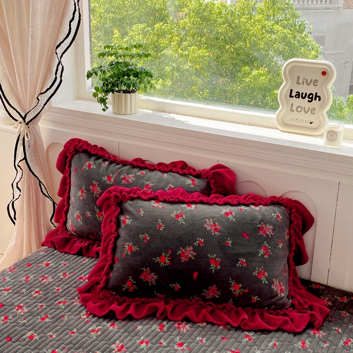 91家纺网 家纺一手货源 找家纺 大麦家纺 2025新款高克重牛奶绒花边床盖四件套 玫瑰故事