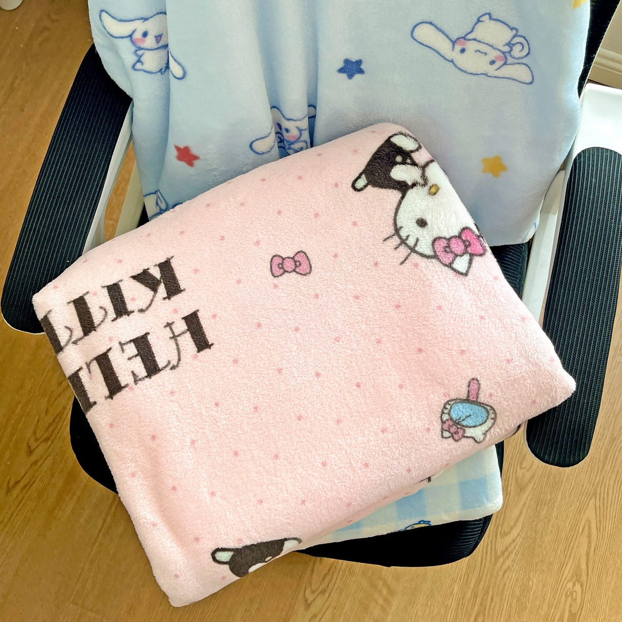 91家纺网 家纺一手货源 找家纺 耀悦家纺 2025秋冬新款正版授权三丽鸥高克重卡通牛奶绒毛毯多功能毯子盖毯 组合