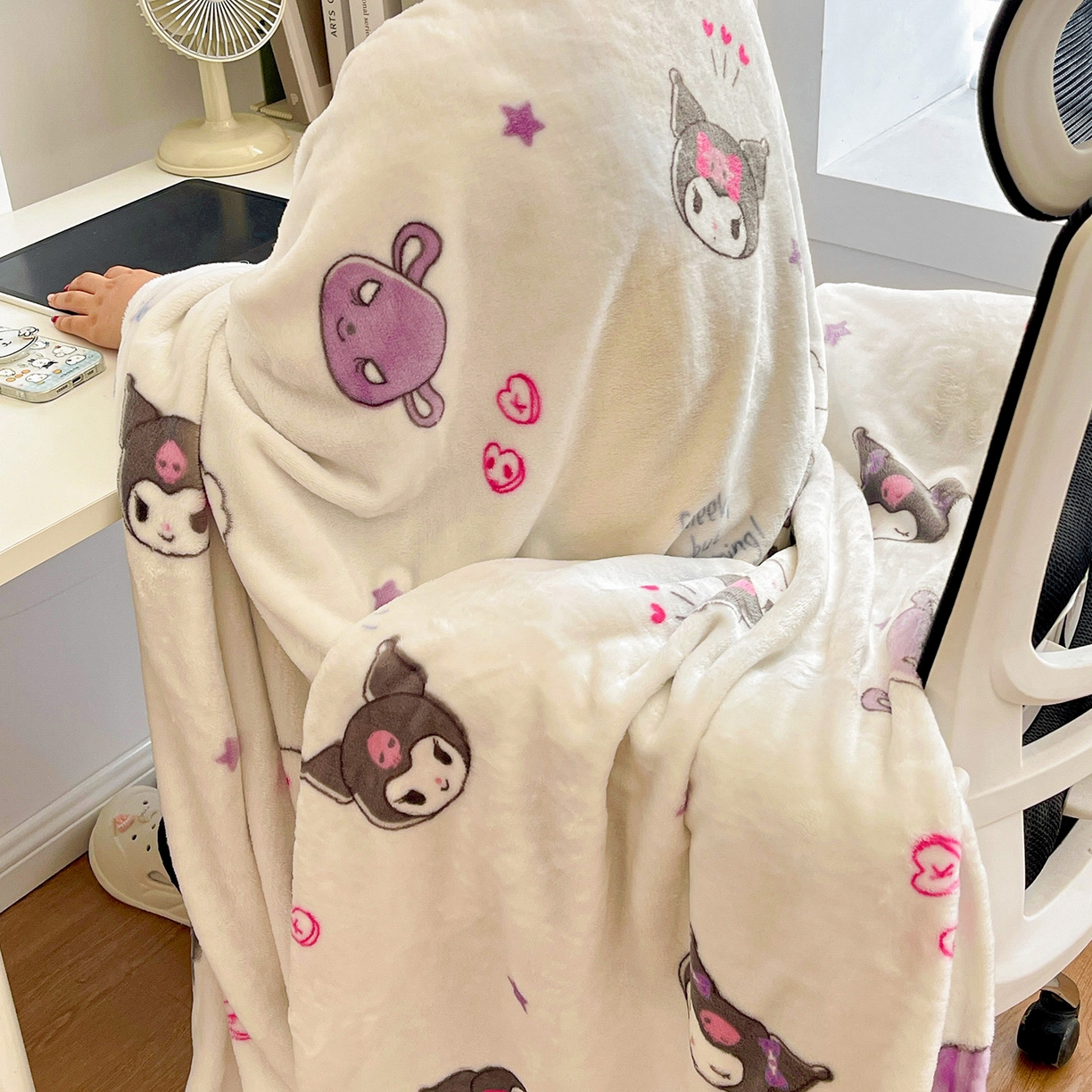 91家纺网 家纺一手货源 找家纺 耀悦家纺 2025秋冬新款正版授权三丽鸥高克重卡通牛奶绒毛毯多功能毯子盖毯 快乐心情库洛米