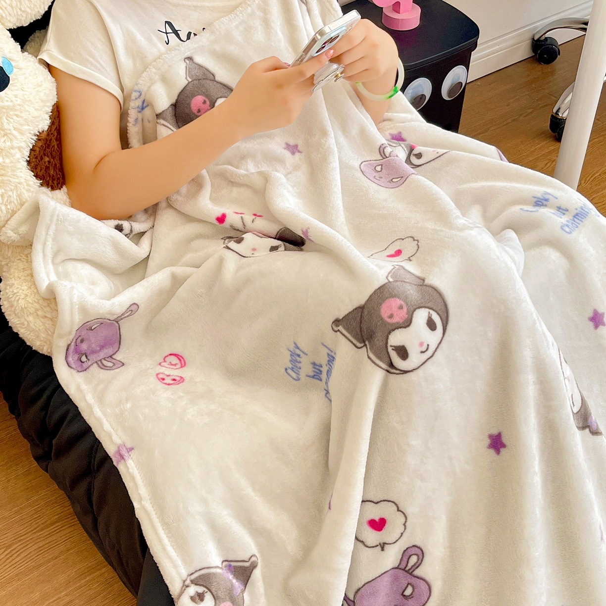 91家纺网 家纺一手货源 找家纺 耀悦家纺 2025秋冬新款正版授权三丽鸥高克重卡通牛奶绒毛毯多功能毯子盖毯 快乐心情库洛米