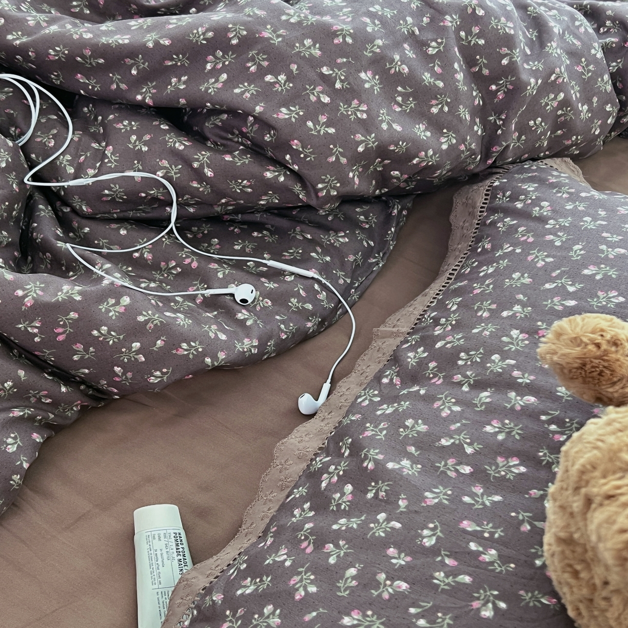 91家纺网 家纺一手货源 找家纺 荣轩2025新款全棉双层纱镂空花边工艺款四件套（铺床版）境禾咖