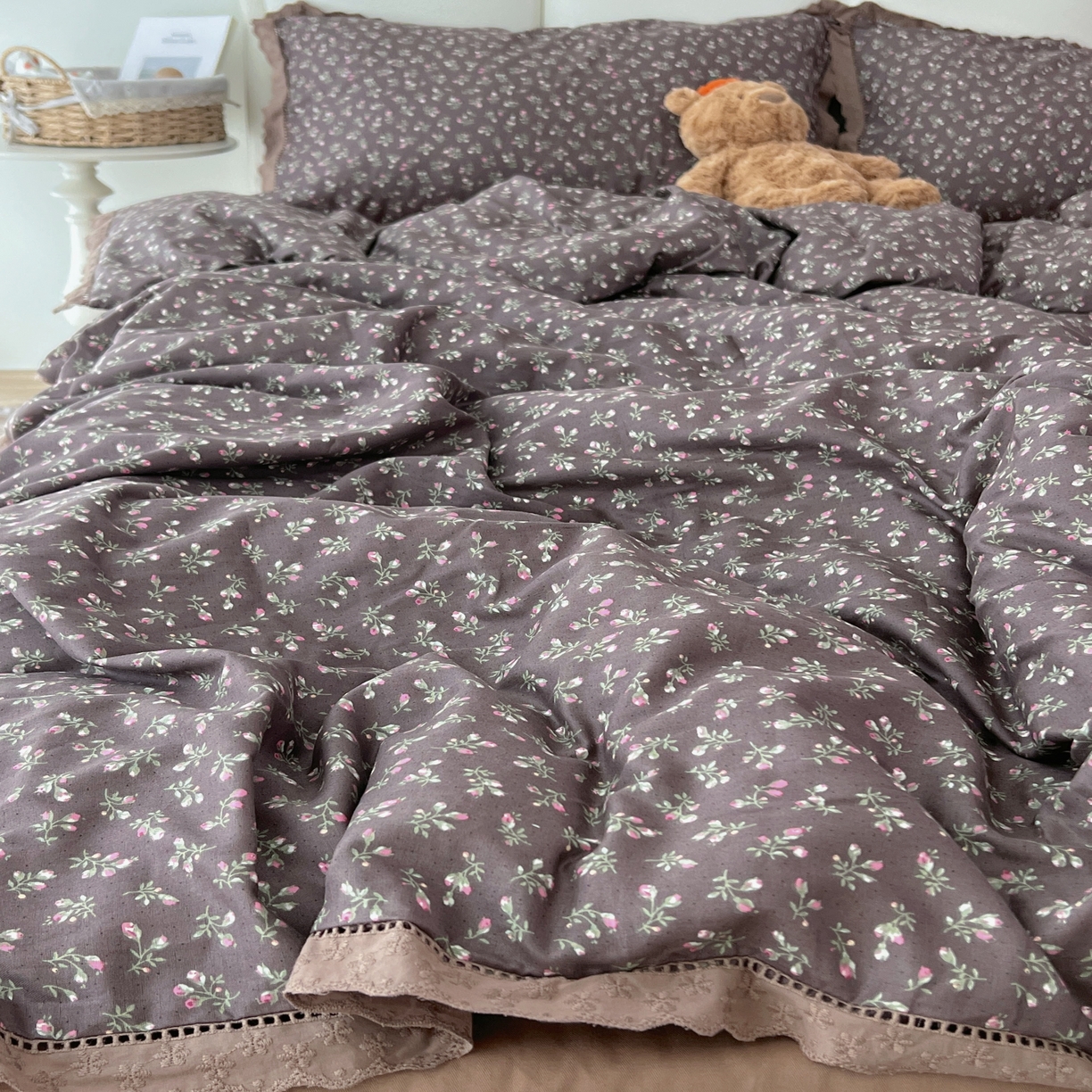 91家纺网 家纺一手货源 找家纺 荣轩2025新款全棉双层纱镂空花边工艺款四件套（铺床版）境禾咖