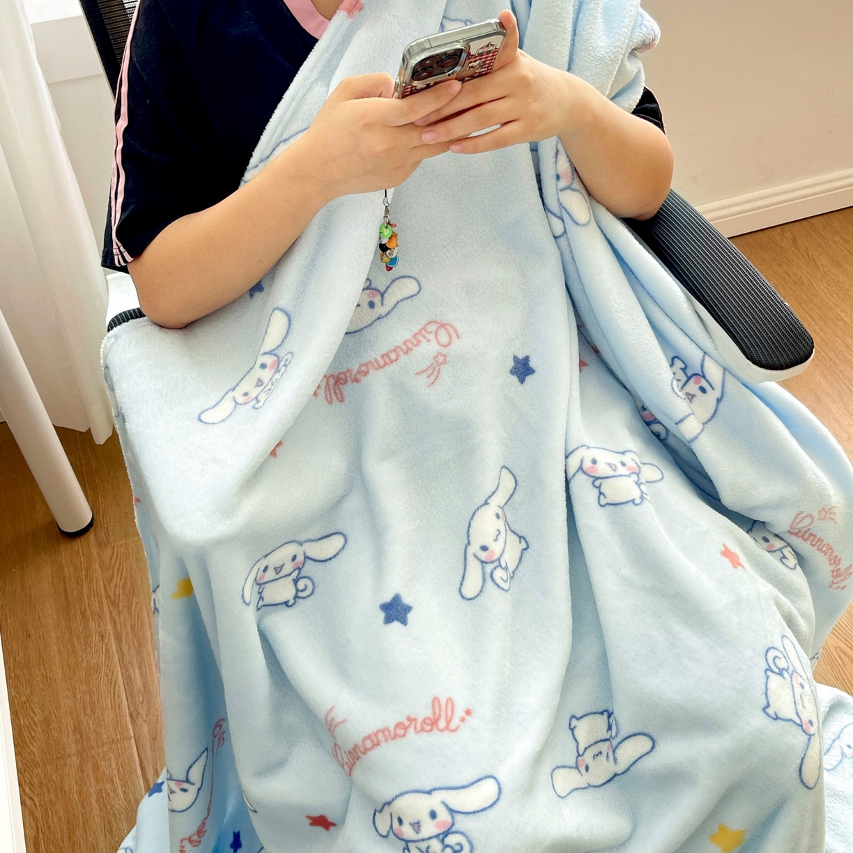 91家纺网 家纺一手货源 找家纺 耀悦家纺 2025秋冬新款正版授权三丽鸥高克重卡通牛奶绒毛毯多功能毯子盖毯 星星玉桂狗