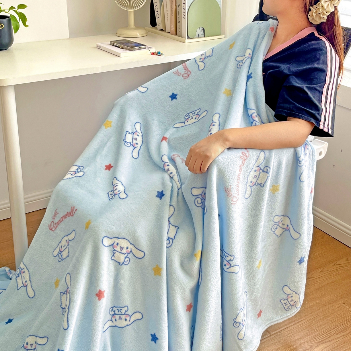 91家纺网 家纺一手货源 找家纺 耀悦家纺 2025秋冬新款正版授权三丽鸥高克重卡通牛奶绒毛毯多功能毯子盖毯 星星玉桂狗