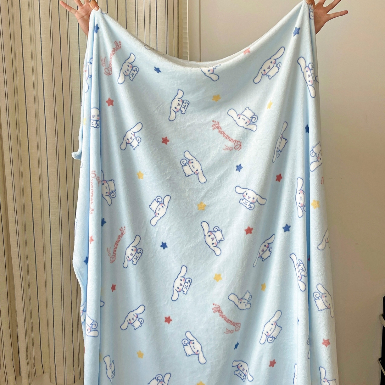 91家纺网 家纺一手货源 找家纺 耀悦家纺 2025秋冬新款正版授权三丽鸥高克重卡通牛奶绒毛毯多功能毯子盖毯 星星玉桂狗