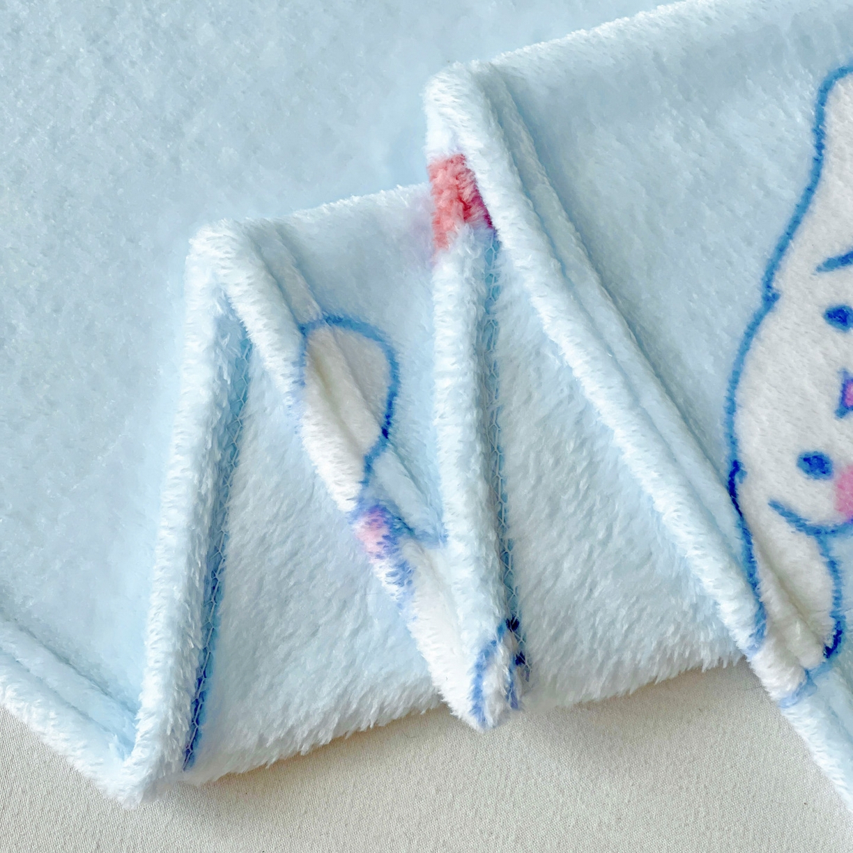 91家纺网 家纺一手货源 找家纺 耀悦家纺 2025秋冬新款正版授权三丽鸥高克重卡通牛奶绒毛毯多功能毯子盖毯 星星玉桂狗