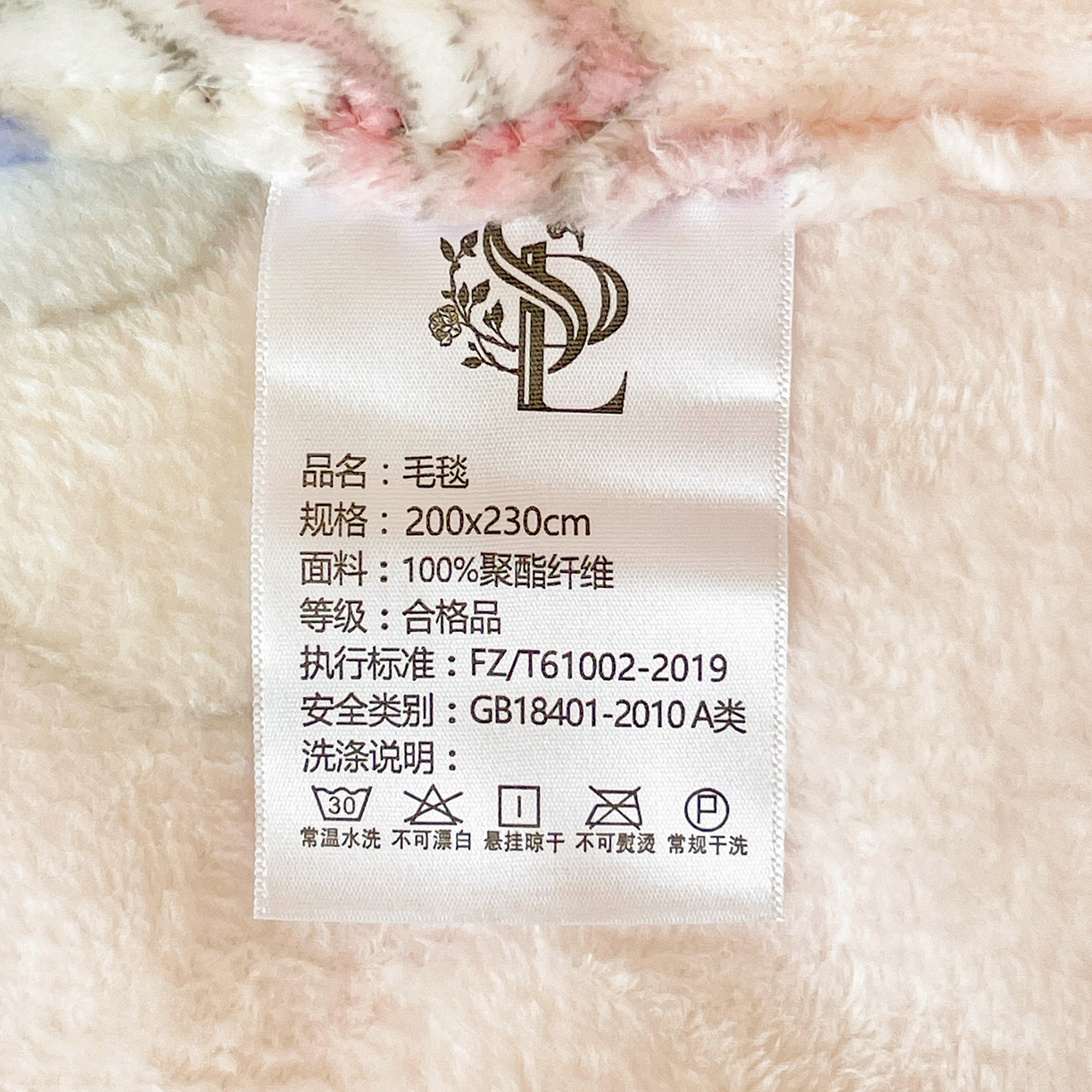 91家纺网 家纺一手货源 找家纺 耀悦家纺 2025秋冬新款正版授权三丽鸥高克重卡通牛奶绒毛毯多功能毯子盖毯 樱桃蛋糕玉桂狗