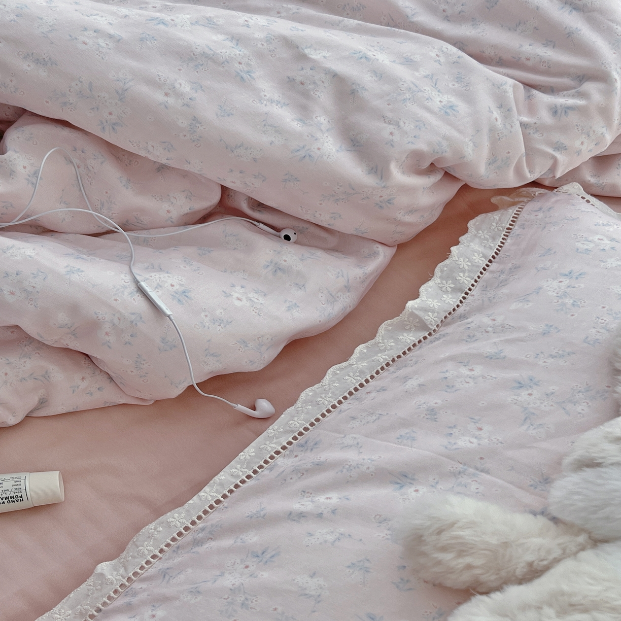 91家纺网 家纺一手货源 找家纺 荣轩2025新款全棉双层纱镂空花边工艺款四件套（铺床版）洛可可