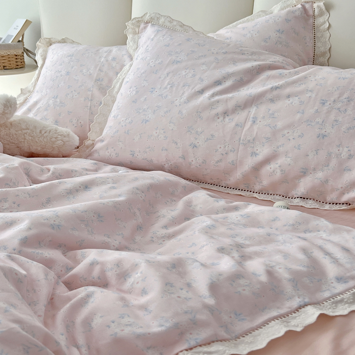 91家纺网 家纺一手货源 找家纺 荣轩2025新款全棉双层纱镂空花边工艺款四件套（铺床版）洛可可