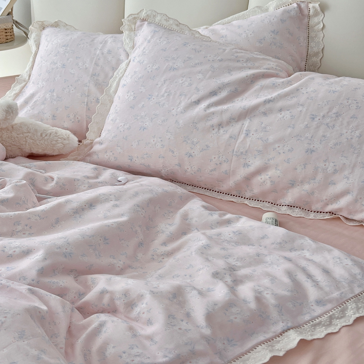 91家纺网 家纺一手货源 找家纺 荣轩2025新款全棉双层纱镂空花边工艺款四件套（铺床版）洛可可