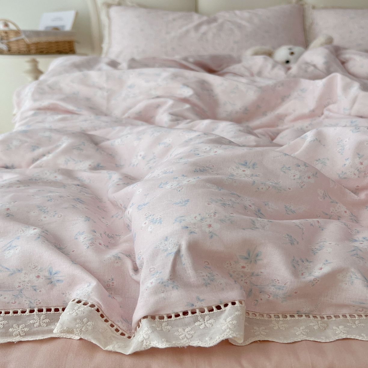 91家纺网 家纺一手货源 找家纺 荣轩2025新款全棉双层纱镂空花边工艺款四件套（铺床版）洛可可