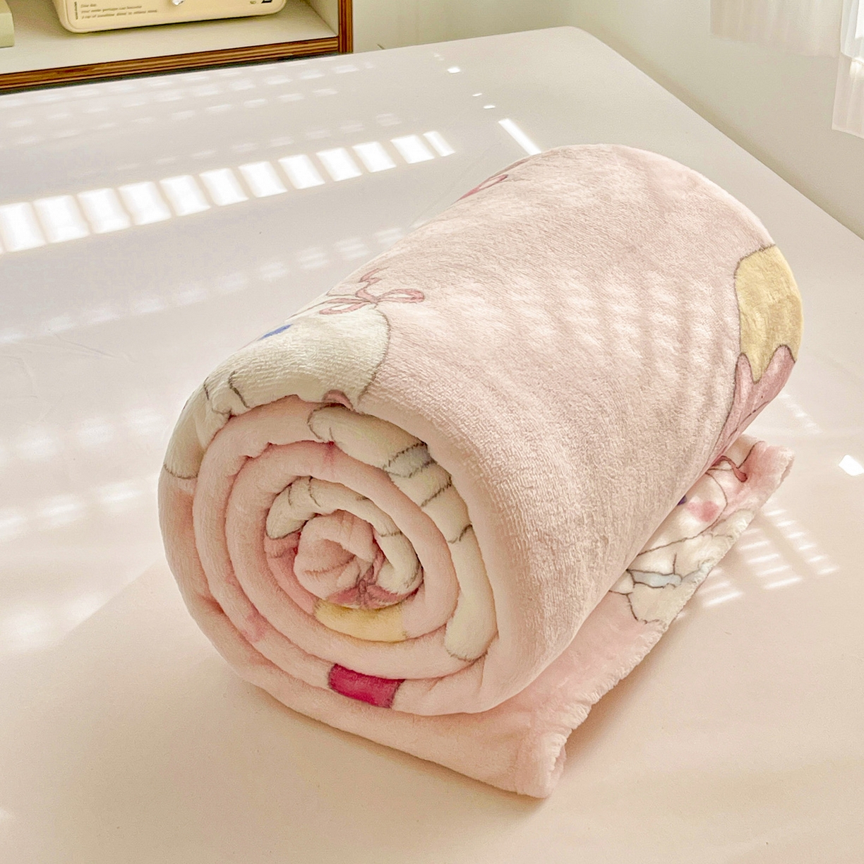 91家纺网 家纺一手货源 找家纺 耀悦家纺 2025秋冬新款正版授权三丽鸥高克重卡通牛奶绒毛毯多功能毯子盖毯 樱桃蛋糕玉桂狗