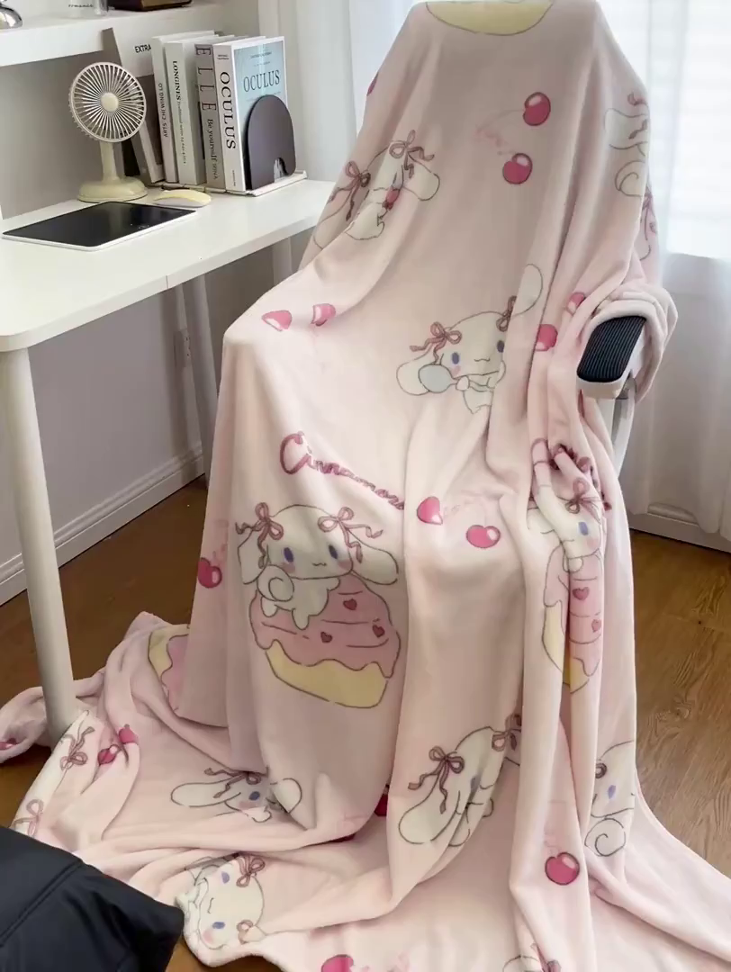 91家纺网 家纺一手货源 找家纺 耀悦家纺 2025秋冬新款正版授权三丽鸥高克重卡通牛奶绒毛毯多功能毯子盖毯 樱桃蛋糕玉桂狗