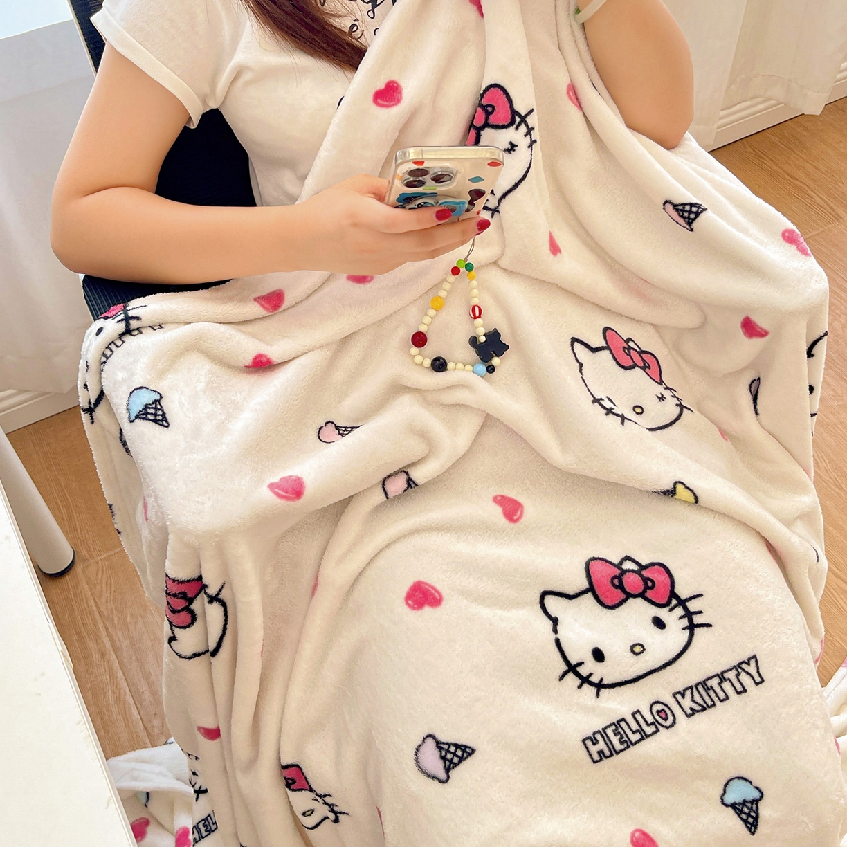 91家纺网 家纺一手货源 找家纺 耀悦家纺 2025秋冬新款正版授权三丽鸥高克重卡通牛奶绒毛毯多功能毯子盖毯 Hello Kitty冰淇淋