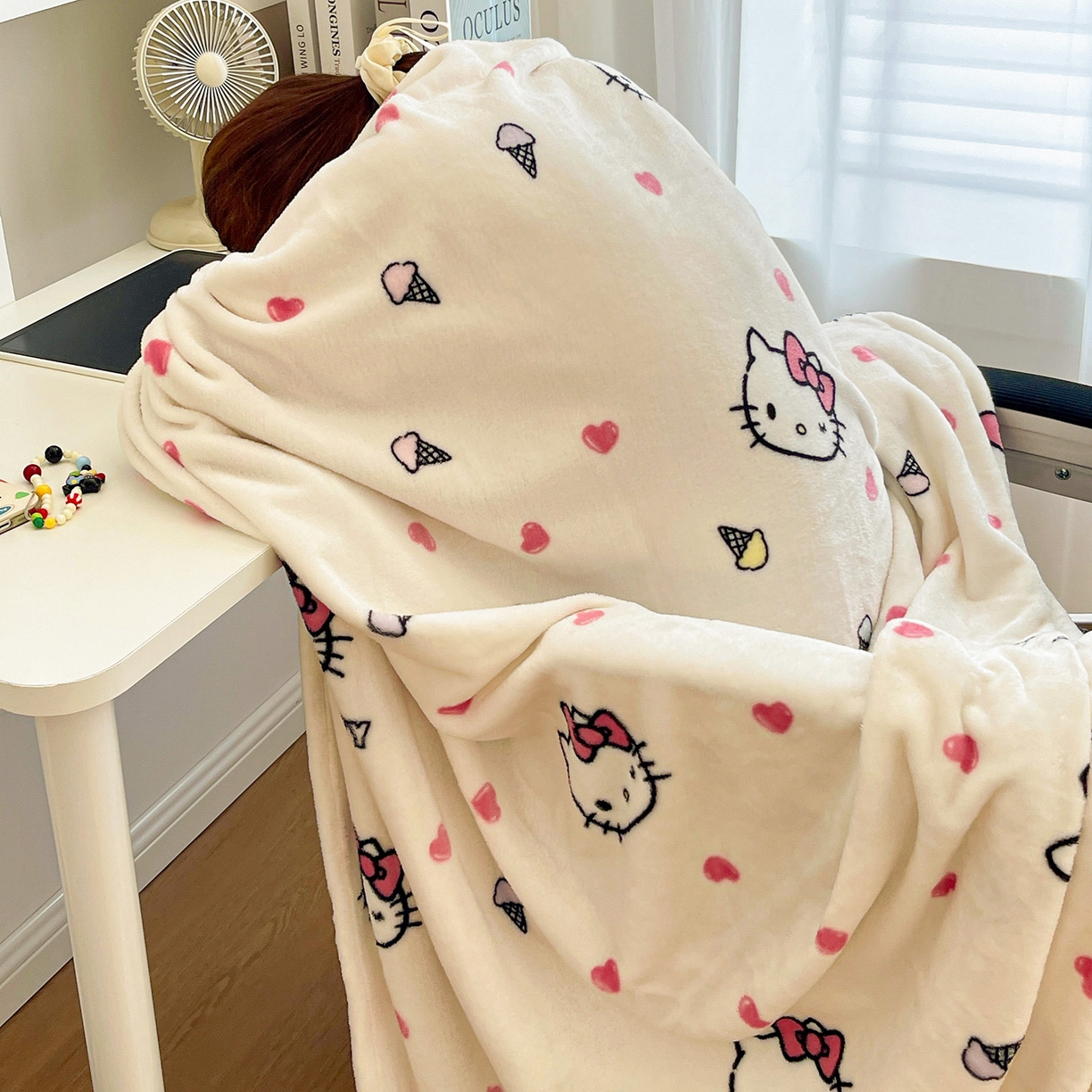 91家纺网 家纺一手货源 找家纺 耀悦家纺 2025秋冬新款正版授权三丽鸥高克重卡通牛奶绒毛毯多功能毯子盖毯 Hello Kitty冰淇淋