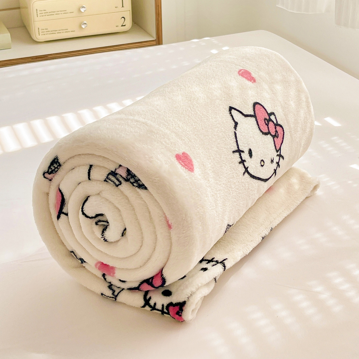 91家纺网 家纺一手货源 找家纺 耀悦家纺 2025秋冬新款正版授权三丽鸥高克重卡通牛奶绒毛毯多功能毯子盖毯 Hello Kitty冰淇淋